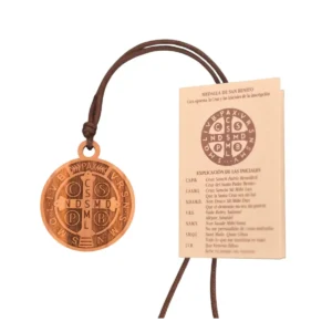 Colgante de la Medalla de San Benito de madera de olivo con cordón